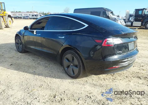 2019 Tesla Model 3 Long Range/Mid Range/Standard Range/Standard Range Plus z USA, uszkodzony, nr VIN 5YJ3E1EA2KF399150
